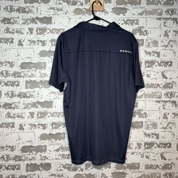 Men’s Oakley golf polo - Picture 2 of 5